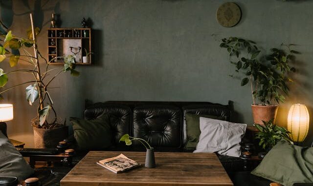 Hoe leerwerk het interieur karakter en warmte geeft